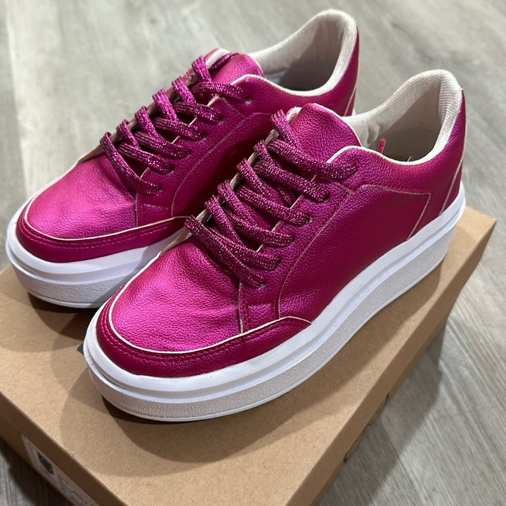 Makers adele fushia. Brand new in box.
